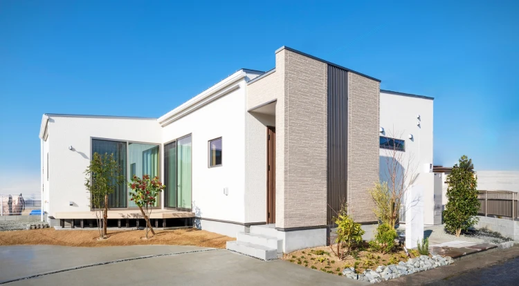 モダンな平屋の外観