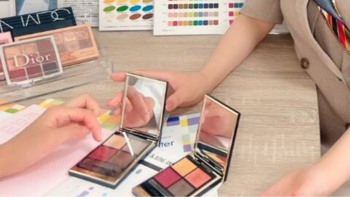 診断中の手元・ドレープ