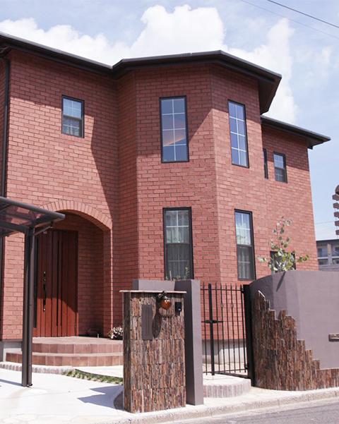 洋館のようなレンガ造りの家