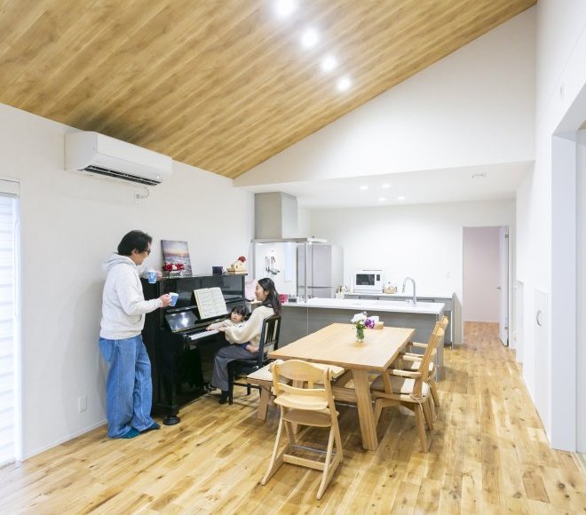 平屋風の暮らしを叶えた「1.5階建て」の家