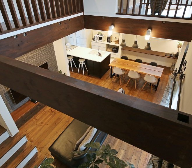 2つのテラスがある家