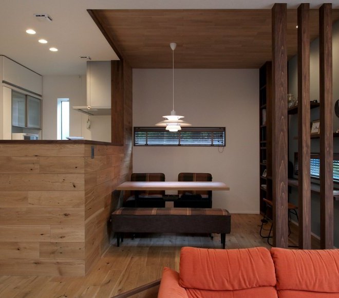 カフェのようなダイニングのある家