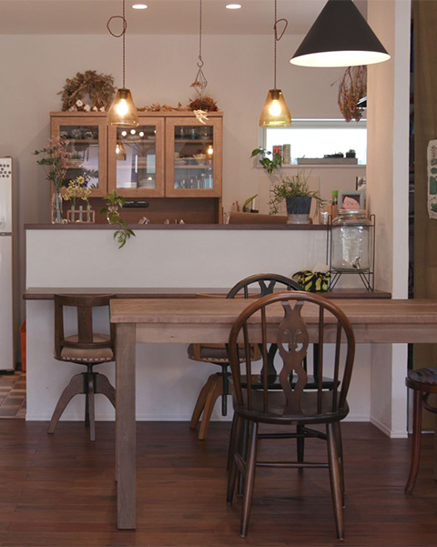 アトリエを兼ね備えたナチュラルテイストの平屋
