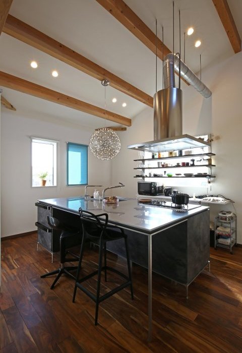 健やかな暮らしを実感できる地下室付きの平屋