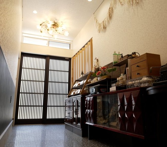 自由設計が“町家”の佇まいを再現した店舗併用住宅