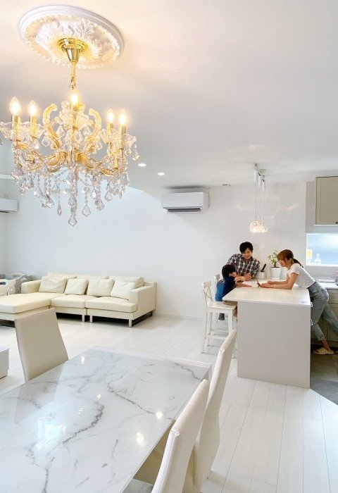 ご夫婦のこだわりがすべて実現した“インナーガレージがあるホワイトハウス”