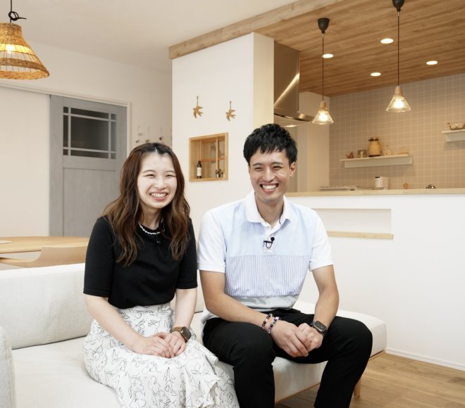 とにかくかわいい！オフホワイトに差し色アクセントのある南欧風の家