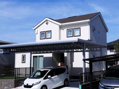 しっかり安心感のある外断熱工法と
無垢材のやわらかな質感で健康な暮らしを実現