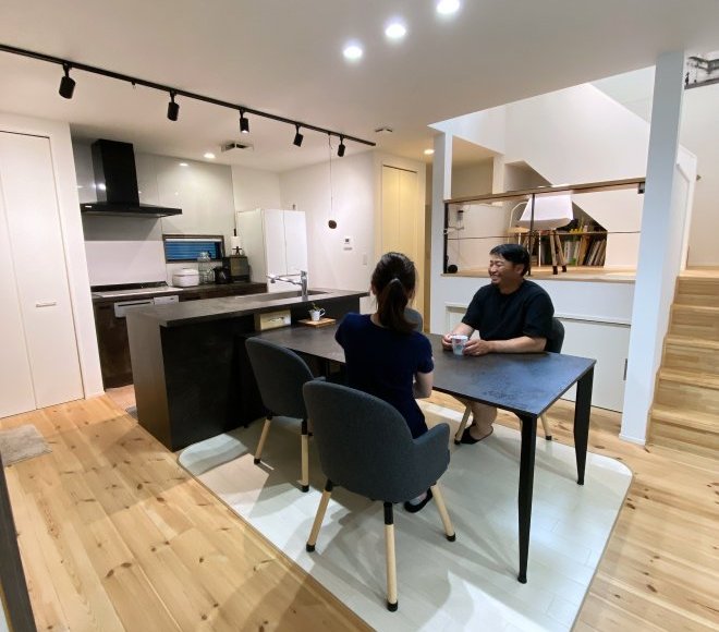 一歩だけでもラクになれば...と造った家事ラク”買い物動線”/ひとめぼれした中二階を実現した暮らし