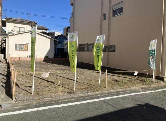 大通りから１本入った落ち着いた場所です♪