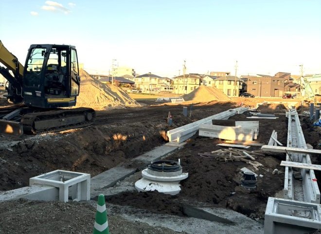 前面道路は幅５ｍ。駐車も安心です♪